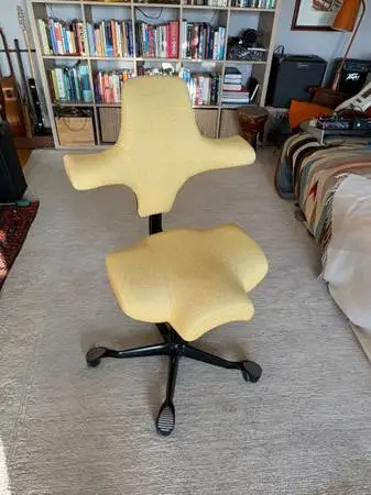 HÅG Capisco 8106 Ergonomic Saddle Chair - Rare Lemon Color