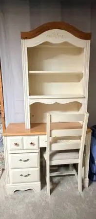 Kids/girls bedroom set