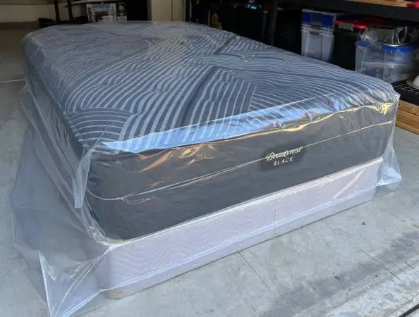 FLOOR MODEL full size Beautyrest Black