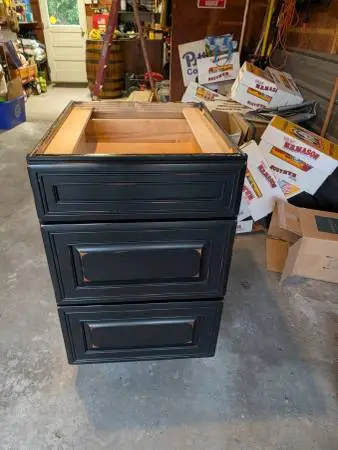 Kraftmaid 3 drawer cabinet