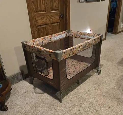Baby Playpen - Pak n Play**