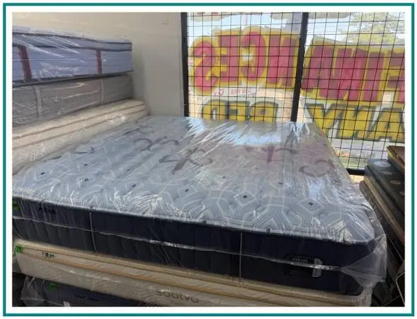 KING & SIZE STEARNS & FOSTER ESTATE MATTRESS & BOX SPRINGS BED SET