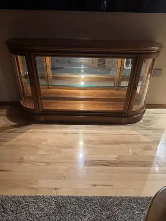 Beautiful Vintage Solid Wood Lighted Curved Glass Doors Curio Cabinet!