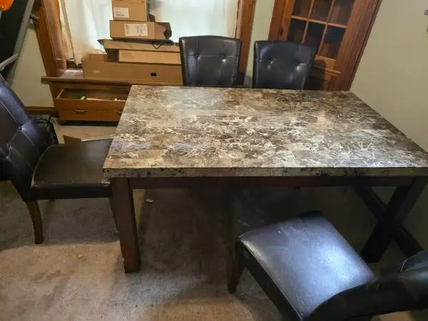 Dining room table with 4 leather chairs
