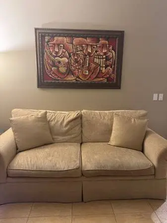 Sofa Herendon brand in extremely Excellent conditions like new!