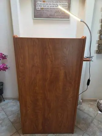 Lecture podium