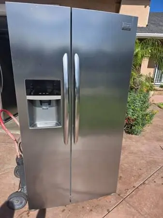 Fridgidaire Refrigerator countherdepth W36h69d28