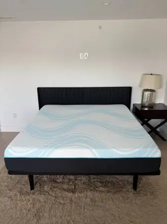 Tempur-pedic King Sized Mattress- TEMPUR-Breeze Collection