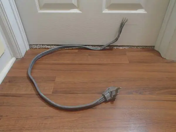 Electric Cord Plug for Dryer 220 Volt, 3 Prong; Delivery Possible
