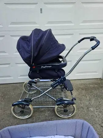 Beautiful made in italy pram stroller and bassinet