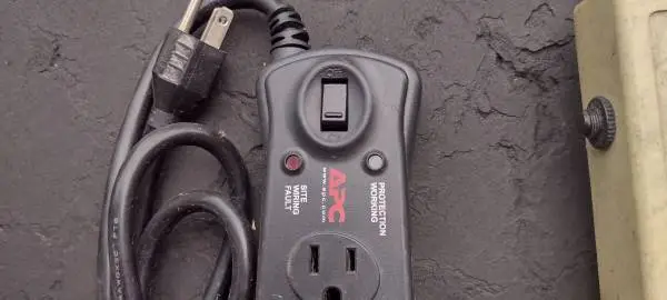 Multiple outlet cord