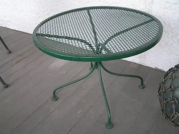 VINTAGE METAL TABLE * PORCH / PATIO * 24w X 18h * CHARMING