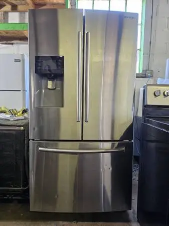 Samaung. Refrigerator. Delivery available