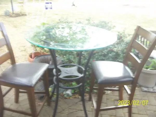 High top table 2 chair and more