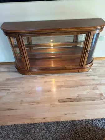 Beautiful Vintage Solid Wood Lighted Curved Glass Doors Curio Cabinet!