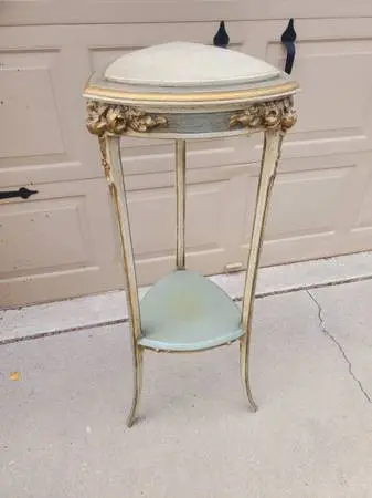 Plant or statue stand