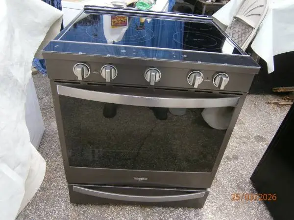 Nice Whirlpool black/ grey stainless smart slide in stove