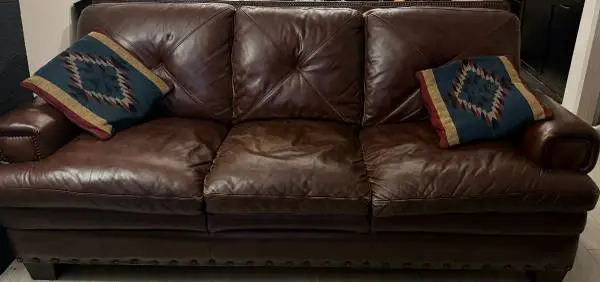 La-Z-Boy Frazier Genuine Leather Sofa – Brown. See pictures for tags.