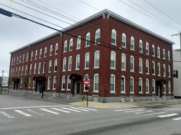 North End-Nice Brick 1st floor, 1 BR/2RM, All Utilities Included!!