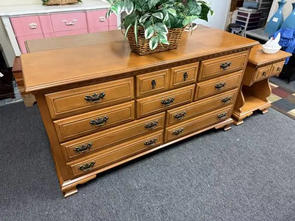 Maple 8 Drawer Dresser