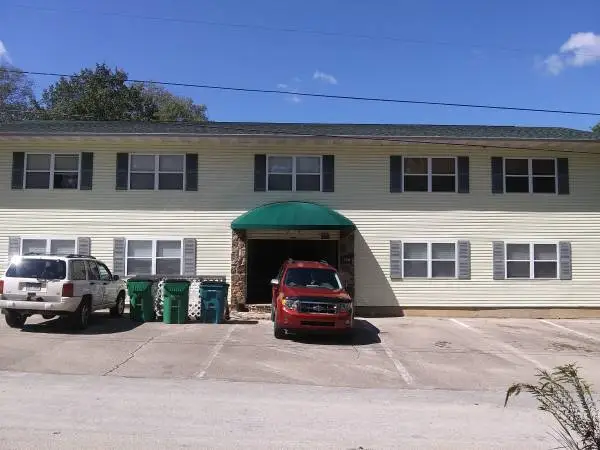 4 unit apartment building