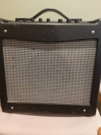 Amplifier Fender mustang.