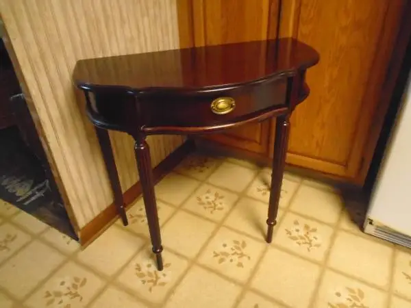 Vintage Bombay Federal Style Console Table