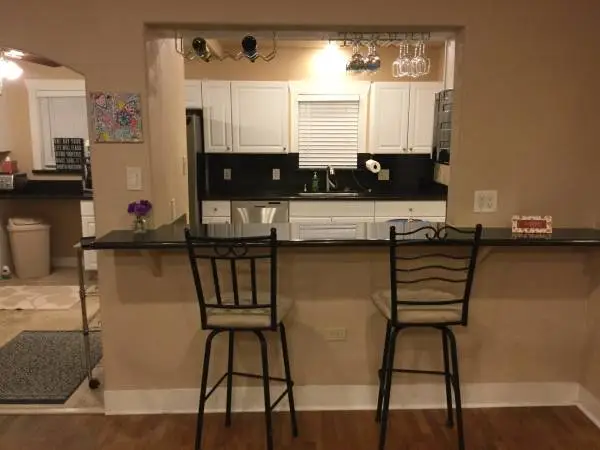 Sunnyside, duplex, pet ok, granite kitchen, new carpet, available now!