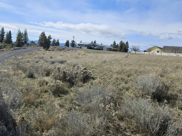 BUILD YOUR GETAWAY With Lake Access Near Crater Lake MLS220216728