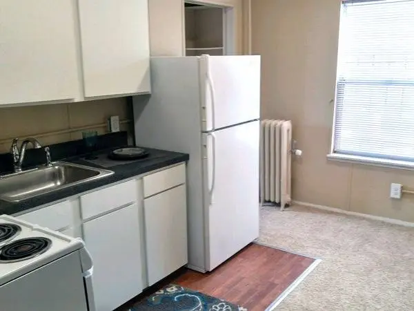 SAVINGS $900 OFF! Studio apt, Pet-friendly home, Well-equipped kitchen
