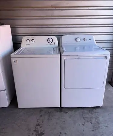 White Amana Washer And Hotpoint Gas Dryer