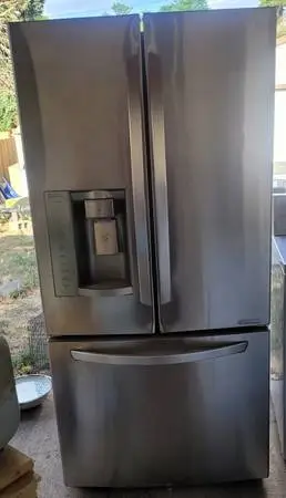 LG Refrigerator for parts or fix
