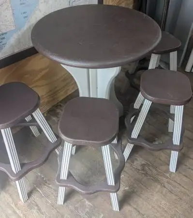 Bistro Table and 4 stools
