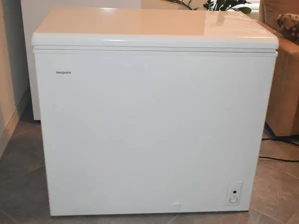 Hotpoint (GE) 7.1/cubic foot chest freezer...exceptional condition