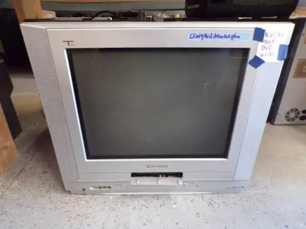 Vintage Panasonic 20 Color TV w/ DVD Player PV-20DF25
