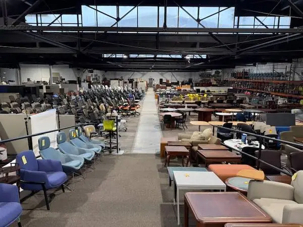 LiQuIdAtIoN SaLe -- Office Furniture - Today 9 - 1 - 2811 Chester Ave.