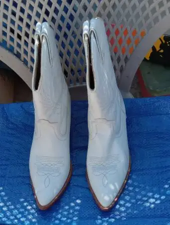Ladies Western Boots (White)