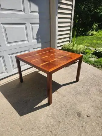 Vintage mcm coffee table (Madison-West)