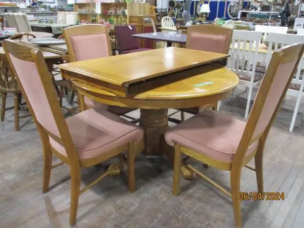 Oak Pedestal Table & Chairs #3923