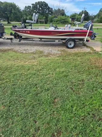 2009 Stratos Boat 176XT.