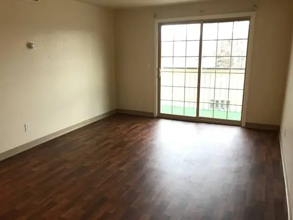 Pet Friendly Community - 445 sq ft 1 bed / 1 bath!