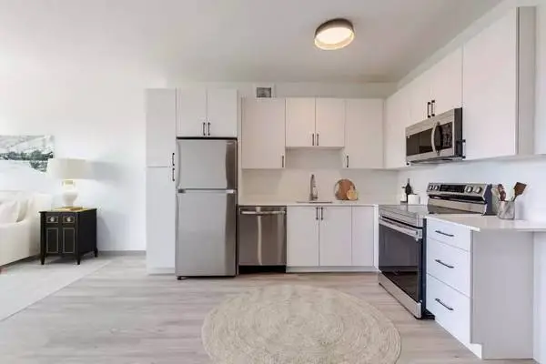 Central location in Castle Rock. 1 Bed, 1 Bath! Stop by for a tour!