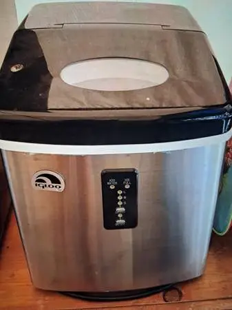 Igloo Countertop Ice Maker