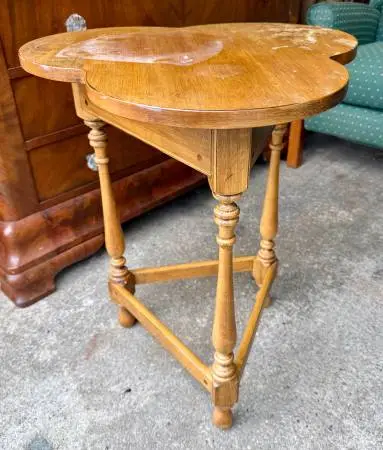 Ethan Allen Maple Cloverleaf Side Table
