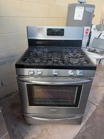 Frigidaire Gallery Stainless Steel Natural Gas Stove For Sale $300