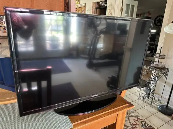 Samsung 32 Smart TV - Excellent Condition