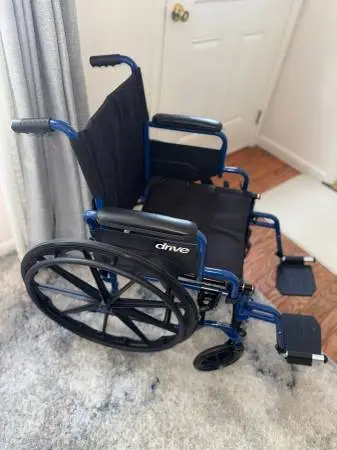 Wheelchair - walker - Knee Walker - Crutches