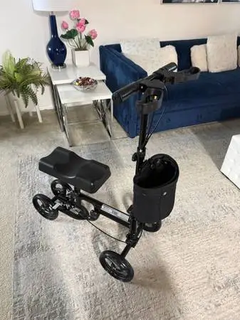 Steerable Knee Walker with Basket