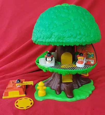 1975 TREE TOTS Firehouse Treehouse Toy Rare