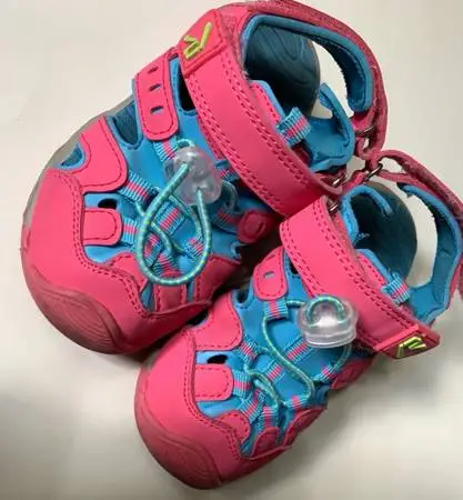 Girls sandals sz 8.5-9 EUR 25